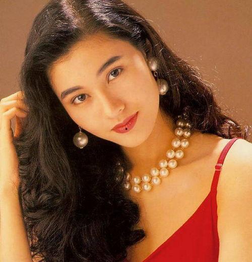 演员李嘉欣近期丑照,颜值下滑引热议