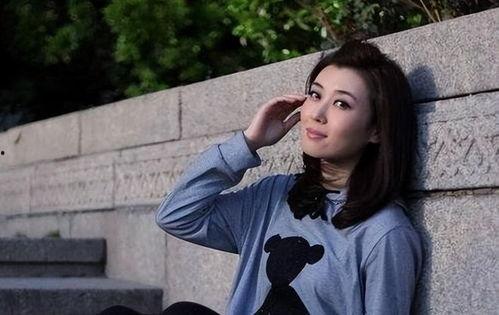 李红性感照片,光影交织下的绝美风采